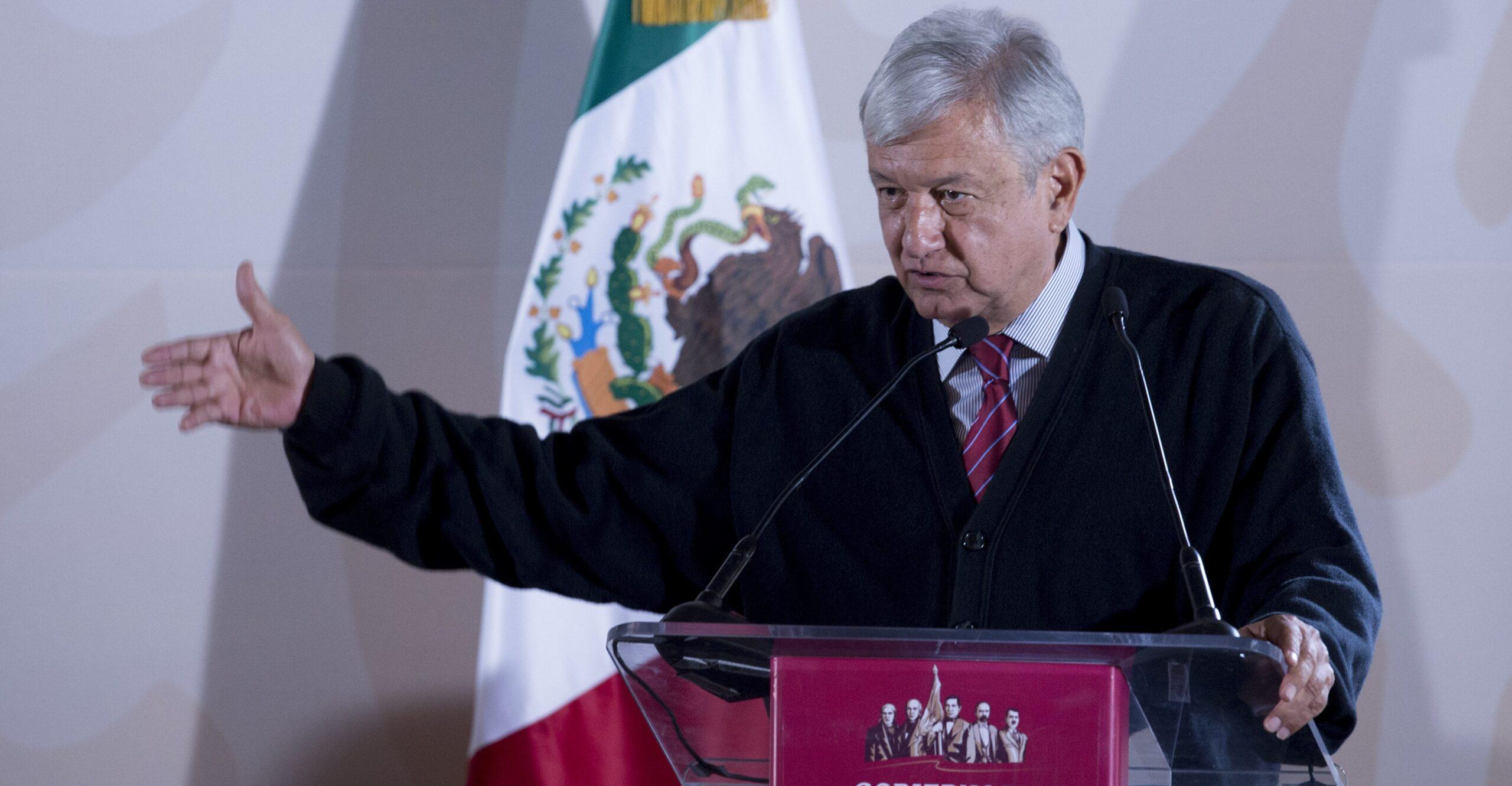 AMLO presenta plan para impulsar la banca: incluye a menores y habitantes de zonas rurales