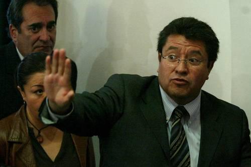 PRI rebasa tope de campaña por tarjetas Monex: Monreal