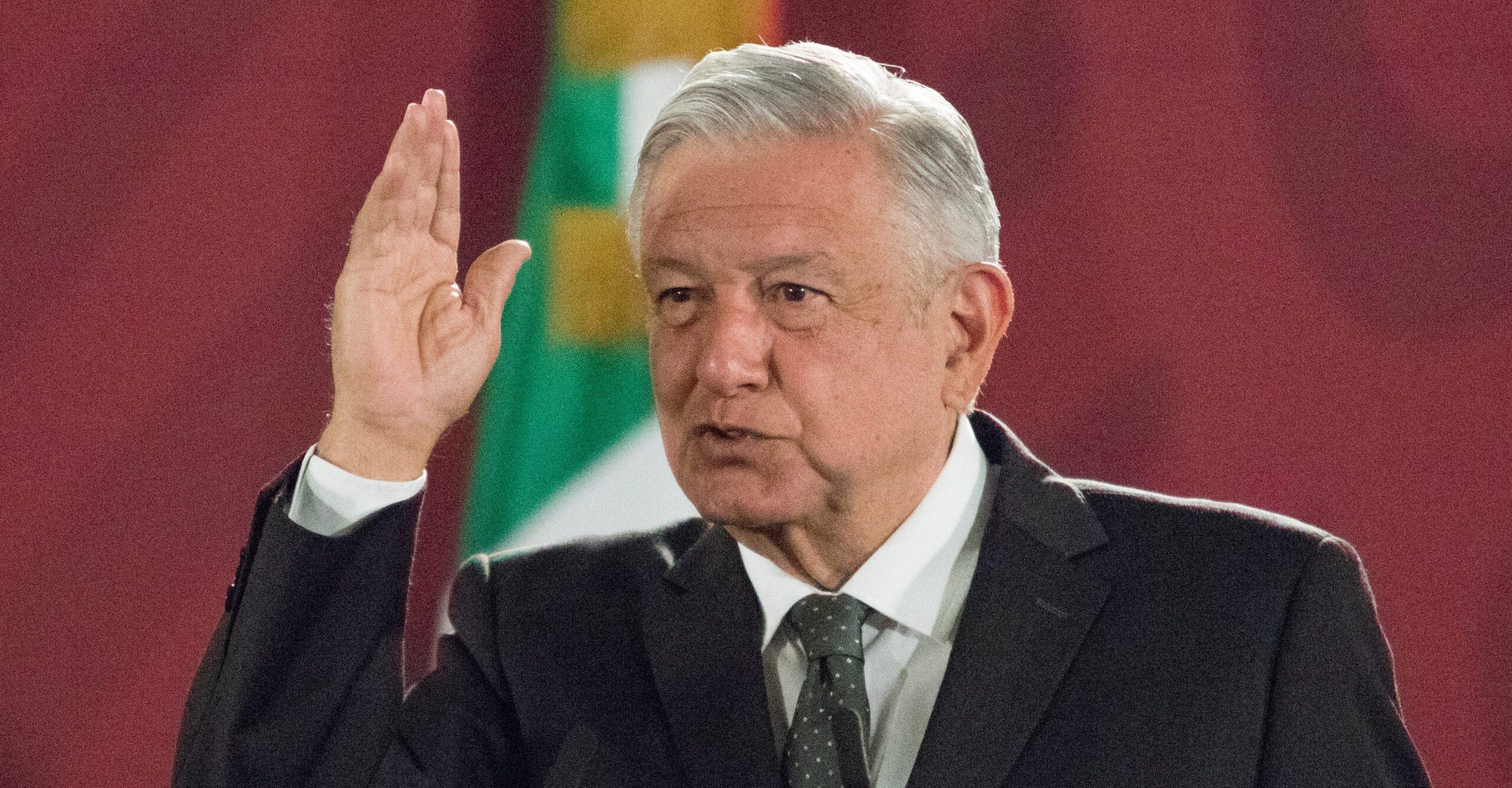 AMLO ordena investigar y retirar del gobierno a funcionarios cercanos a García Luna