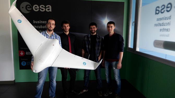 Un dron para salvar a rinocerontes y elefantes de la caza furtiva en África