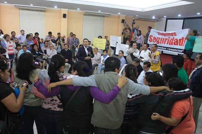 Reporteros de Veracruz protestan en conferencia de prensa por colega desaparecido (video)