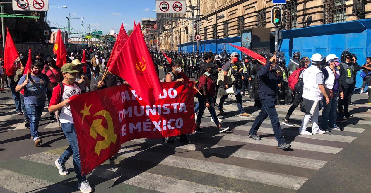2 de octubre: manifestantes enfrentan a policías, solo un contingente llega al Zócalo