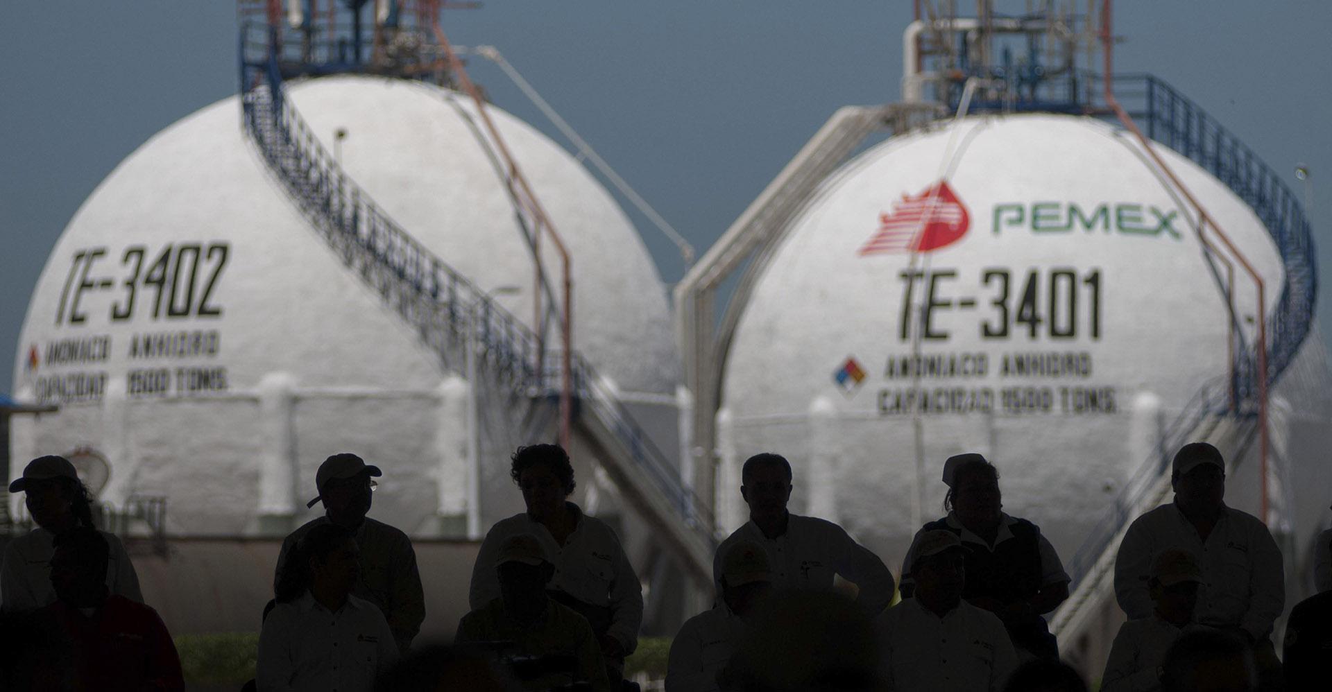 Administración de AMLO contrata en Pemex a 3 funcionarios involucrados en el desvío de 348 mdp de la Estafa Maestra