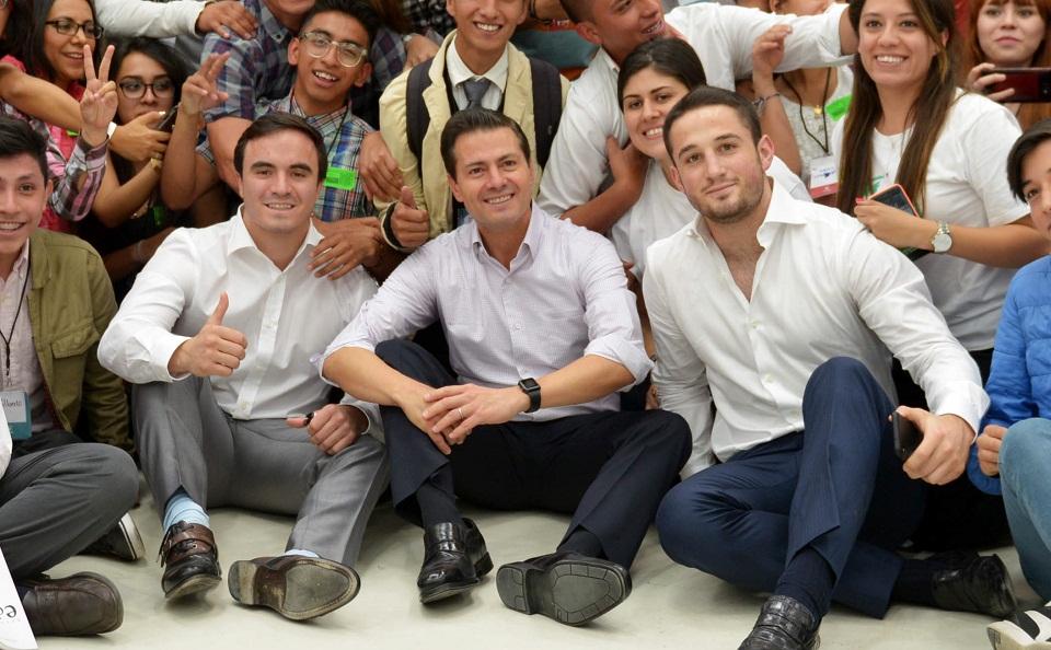 Piensan que vivir en Los Pinos es a todo dar, pero ser presidente es difícil: EPN