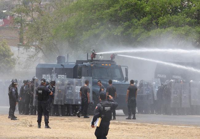 PF entrena con tanquetas antimotines en Chilpancingo