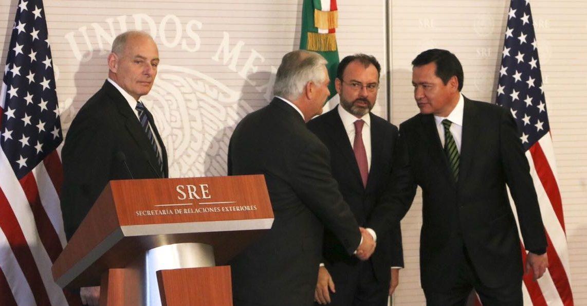 Mientras Trump y Kelly se contradicen sobre militarización de la frontera, México ve avances en la relación