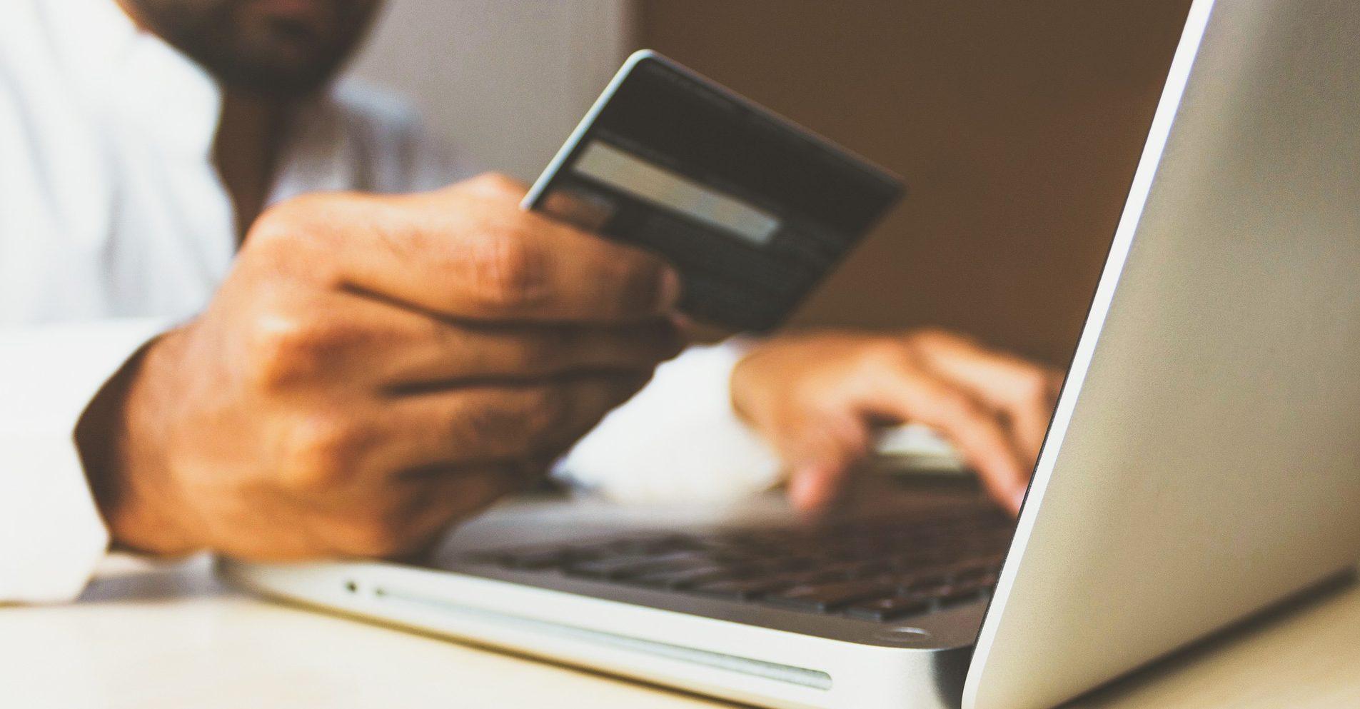 ¿Compras en línea tus regalos? Evita fraudes y paga de forma segura