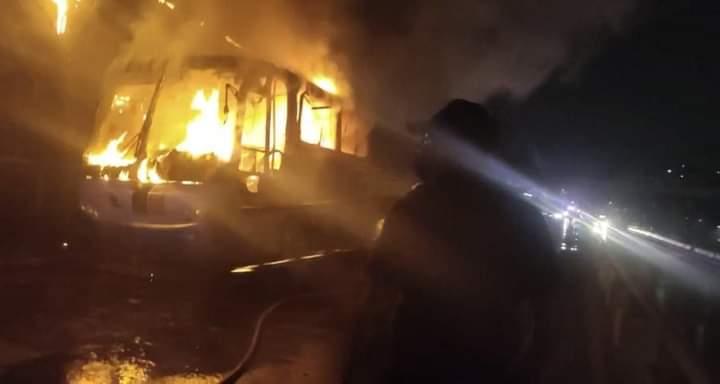 Hombres armados incendian vehículos y hacen disparos en varios puntos de Chilpancingo, Guerrero