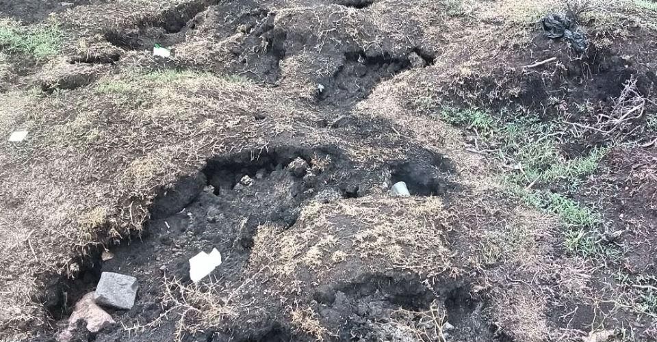 Brasas a 250 grados emergen de cancha de futbol en Michoacán