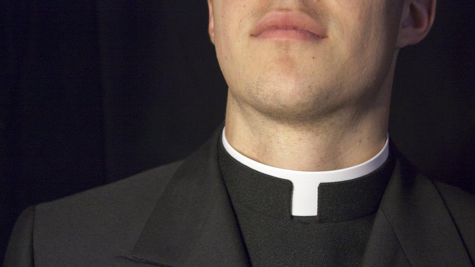 “Nos obligaban a meternos desnudos a la piscina para tocarnos”: los impactantes relatos sobre la red de abusos y encubrimiento de la que acusan a obispos y sacerdotes en Chile