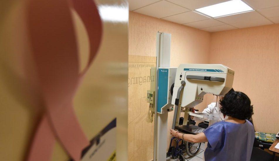 Reinserción laboral y terapias: la iniciativa contra la discriminación de mujeres con cáncer