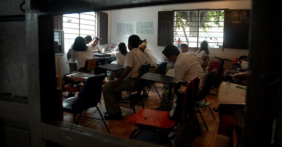 Violan a menor en una telesecundaria en Puebla; su maestra le dijo que se quedara callada