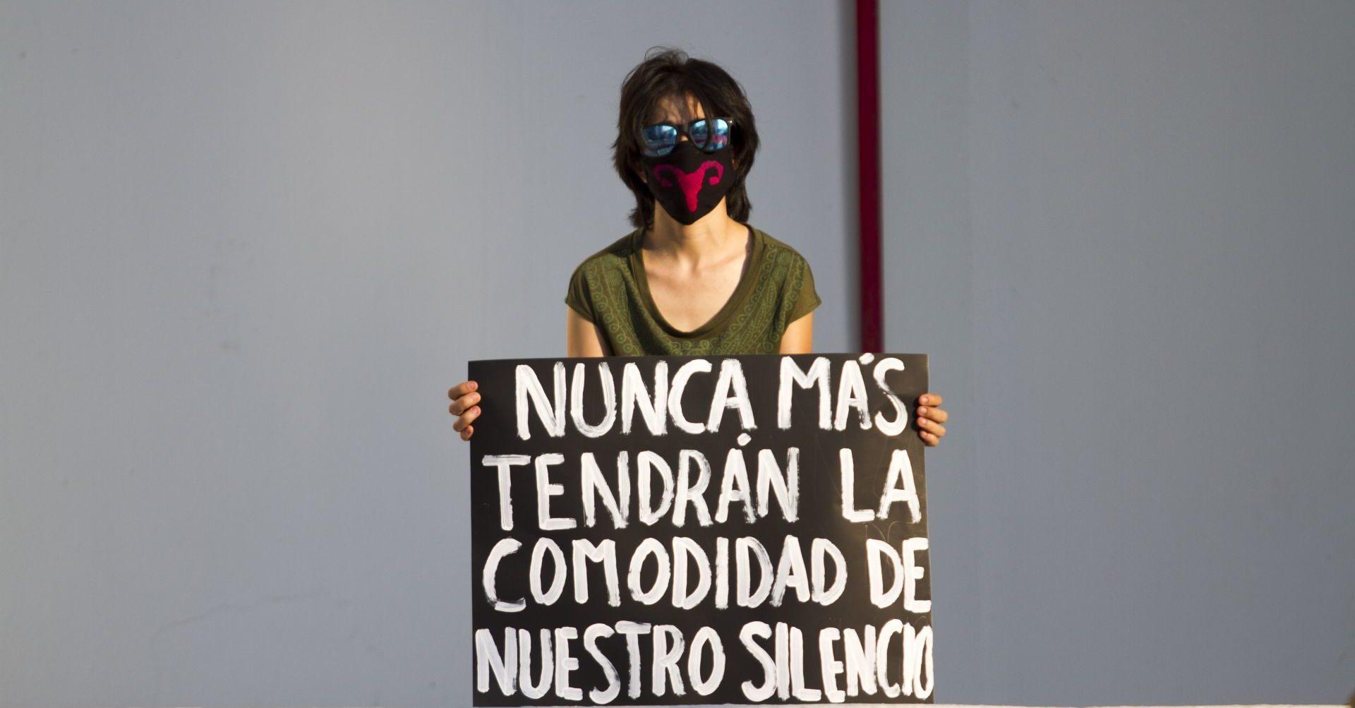 Exmagistrado denunciado por violar a sus hijas busca amparo para regresar al cargo