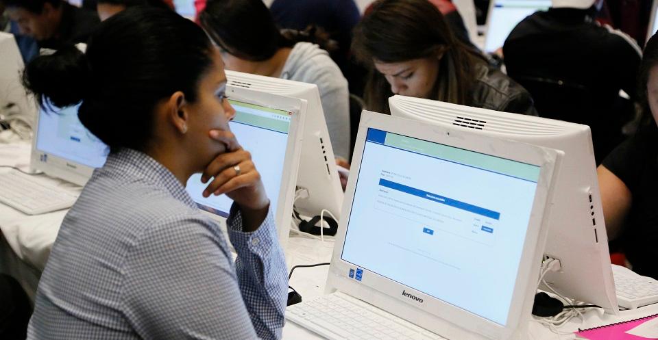 1,600 académicos y estudiantes piden a AMLO que no desaparezca el instituto que evalúa la educación