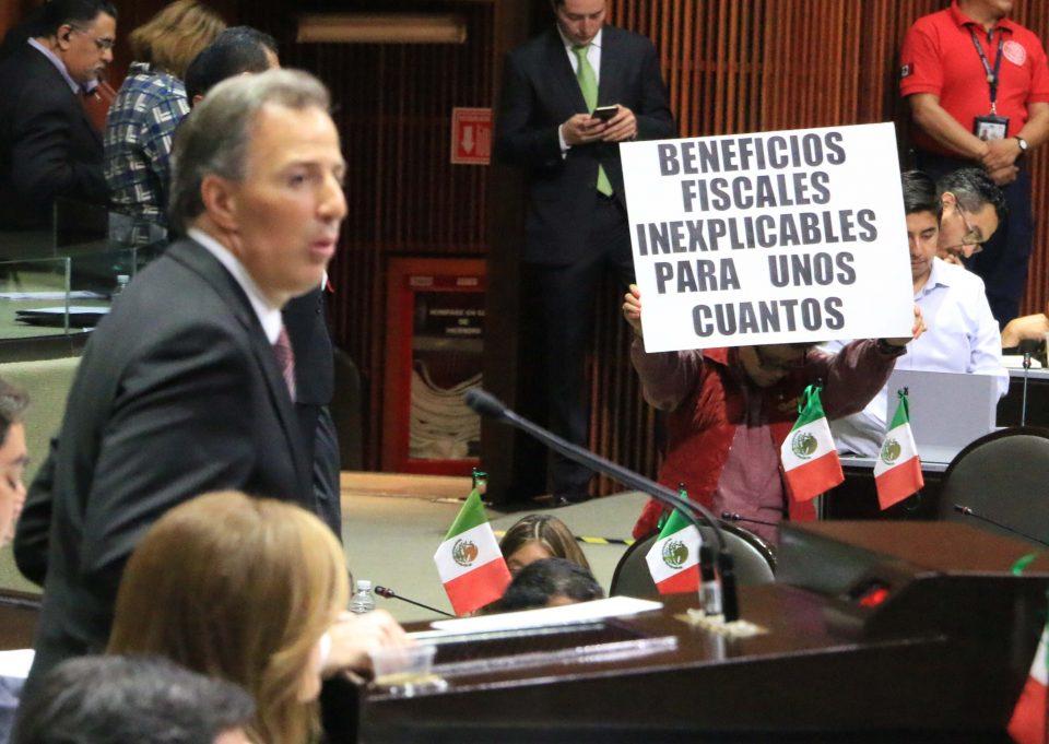 El peso, la deuda y el presupuesto para 2017: el secretario de Hacienda comparece ante diputados