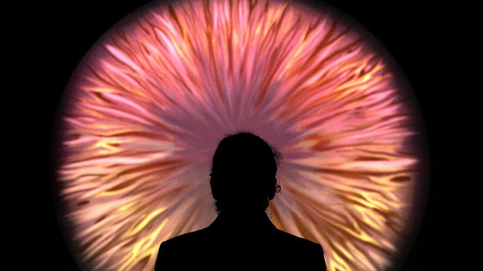 Qué es la cuarta dimensión y por qué, aunque la física logre confirmar su existencia, igual no la podríamos percibir