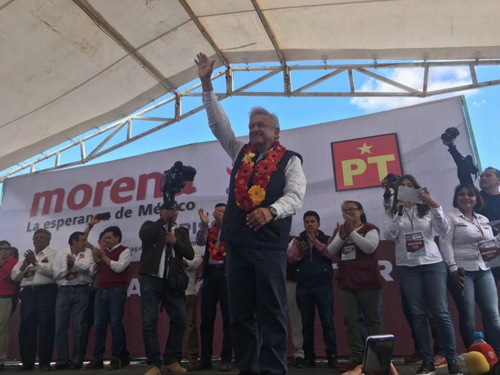 AMLO se dice dispuesto a fumar la pipa de la paz con Salinas y Peña Nieto