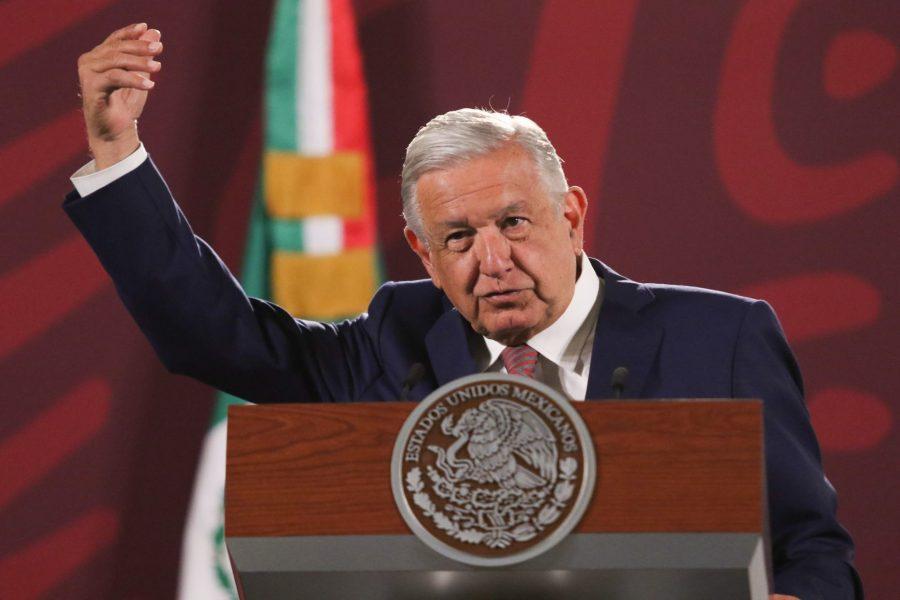 AMLO califica de “histórico” el triunfo de Gustavo Petro en Colombia; le llama para felicitarlo