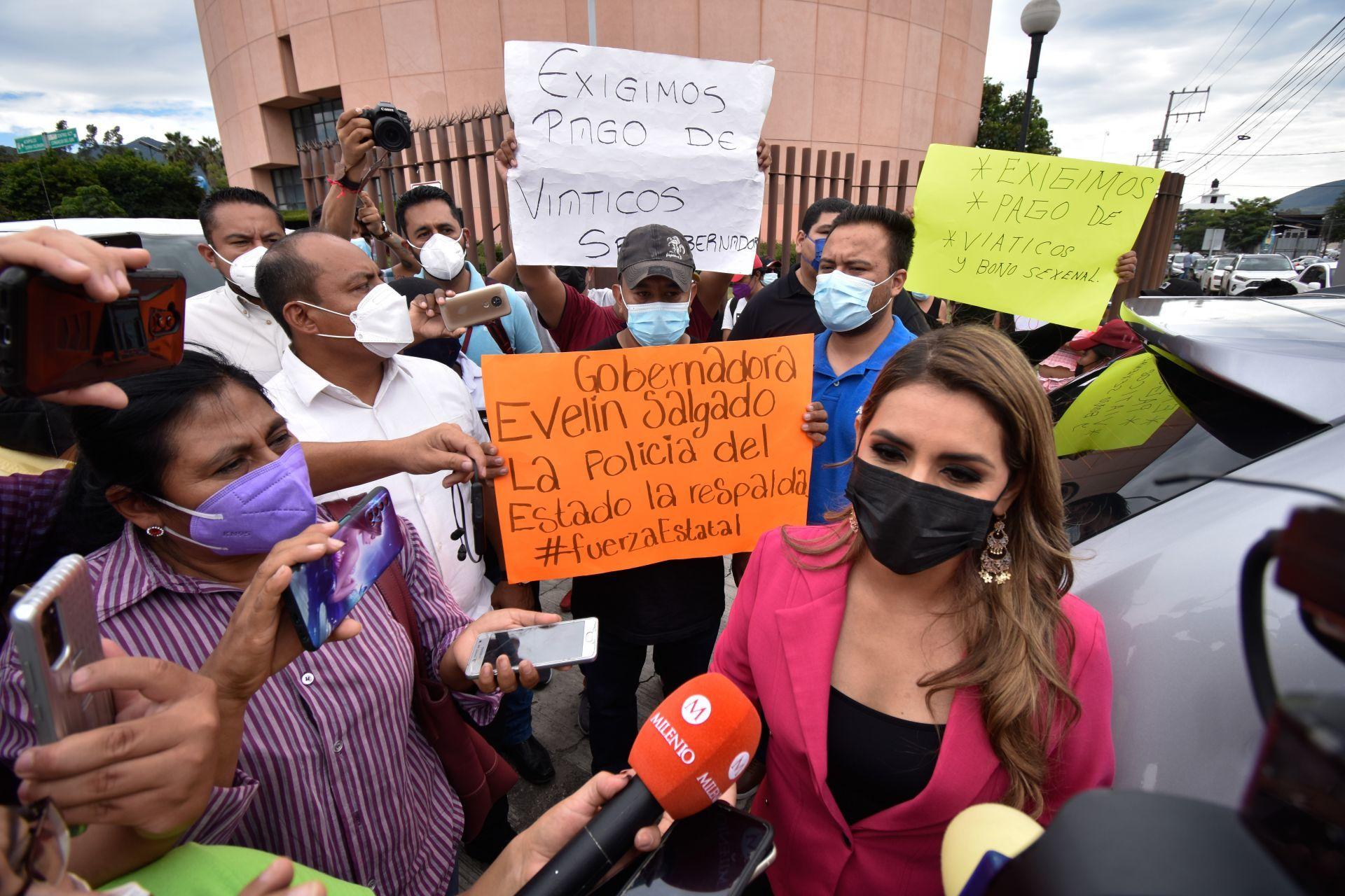 Paran labores oficinas de gobierno y personal médico de Guerrero