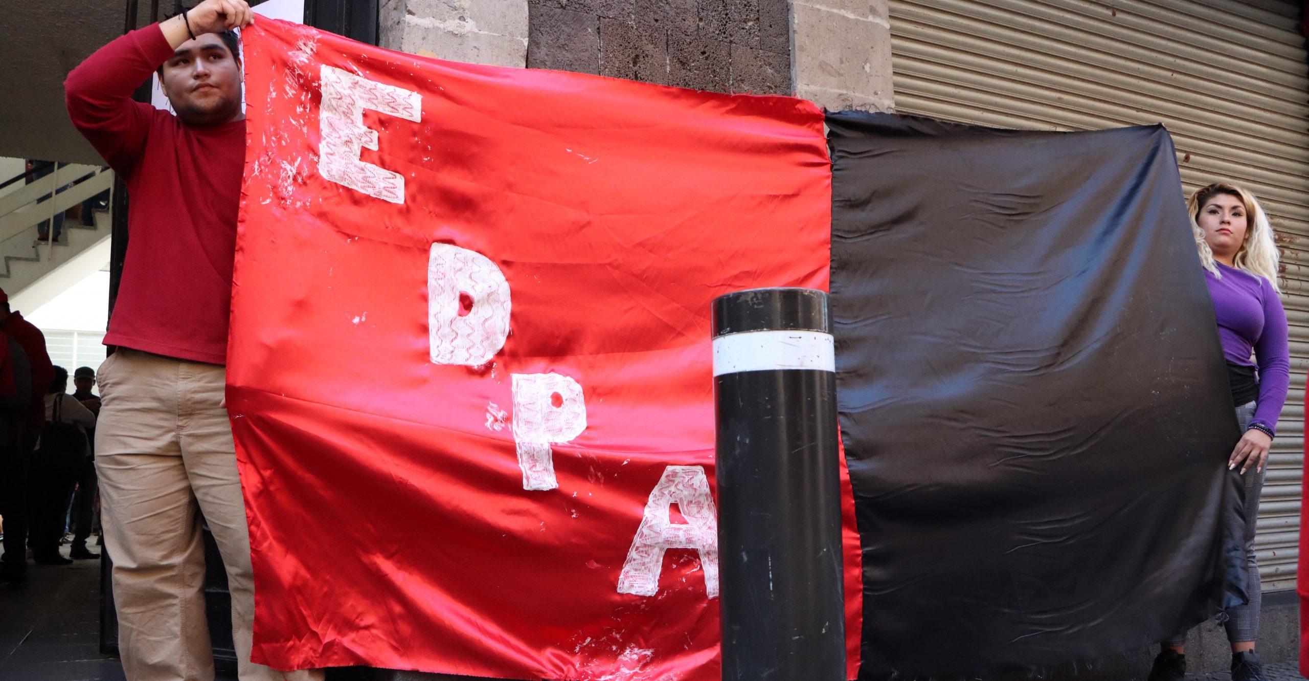 Estudiantes protestan y cierran universidad del Bienestar  por incertidumbre académica