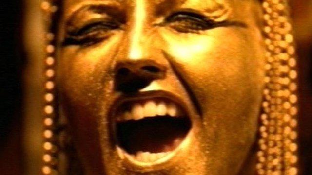 La trágica historia detrás de “Zombie” el éxito de la banda The Cranberries que compuso Dolores O’Riordan