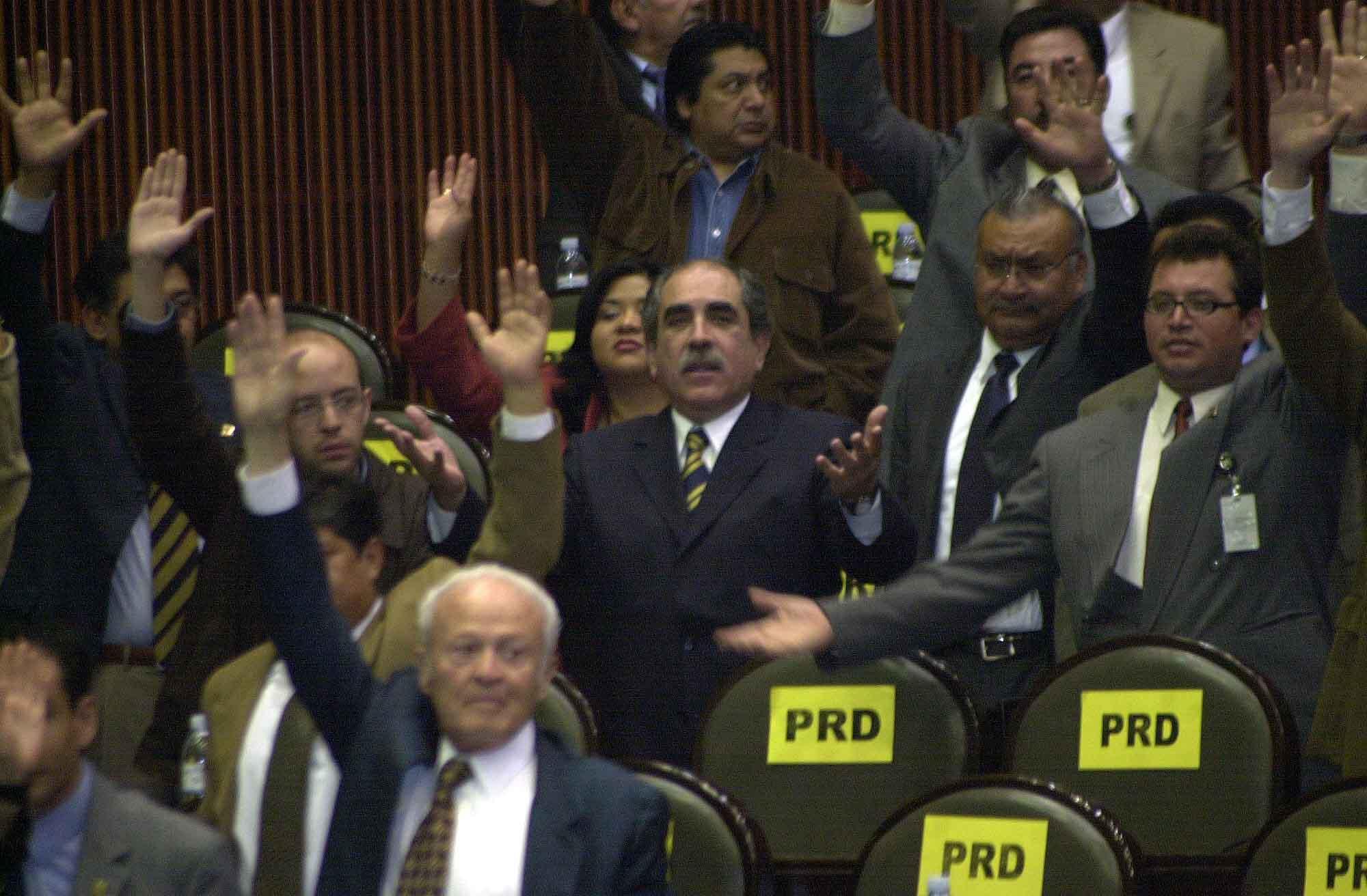 Eliminan voto secreto y transparencia sindical de la reforma laboral