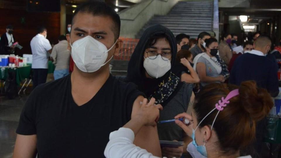 CDMX sigue en semáforo verde; continúa vacunación COVID de rezagados en dos sedes