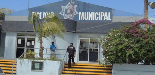 Con sopletes y una bazuca en mano, asaltantes roban 3 mdp del palacio municipal de Los Cabos
