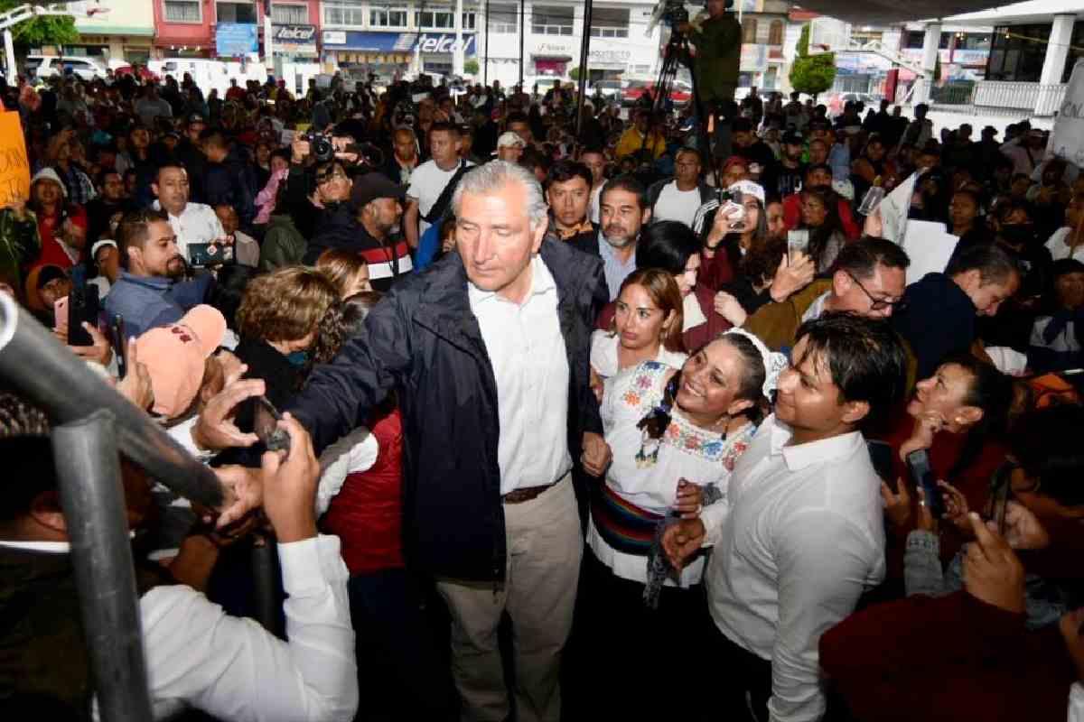 Costo estimado de asambleas de Adán Augusto López rebasa sus gastos reportados ante Morena