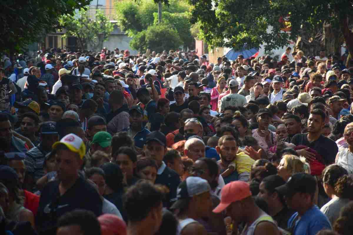 Estampida en Tapachula, Chiapas, deja dos migrantes lesionados; hay 2 mil solicitudes en espera