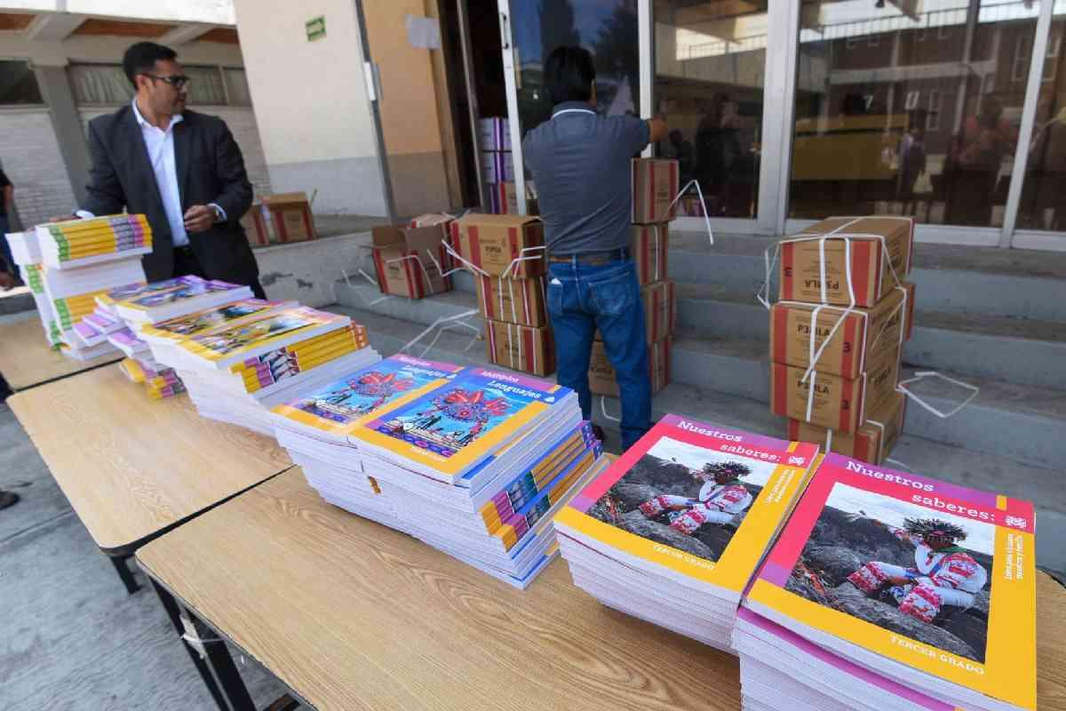 Pese a orden de la Corte, Chihuahua suspende otra vez distribución de libros de texto