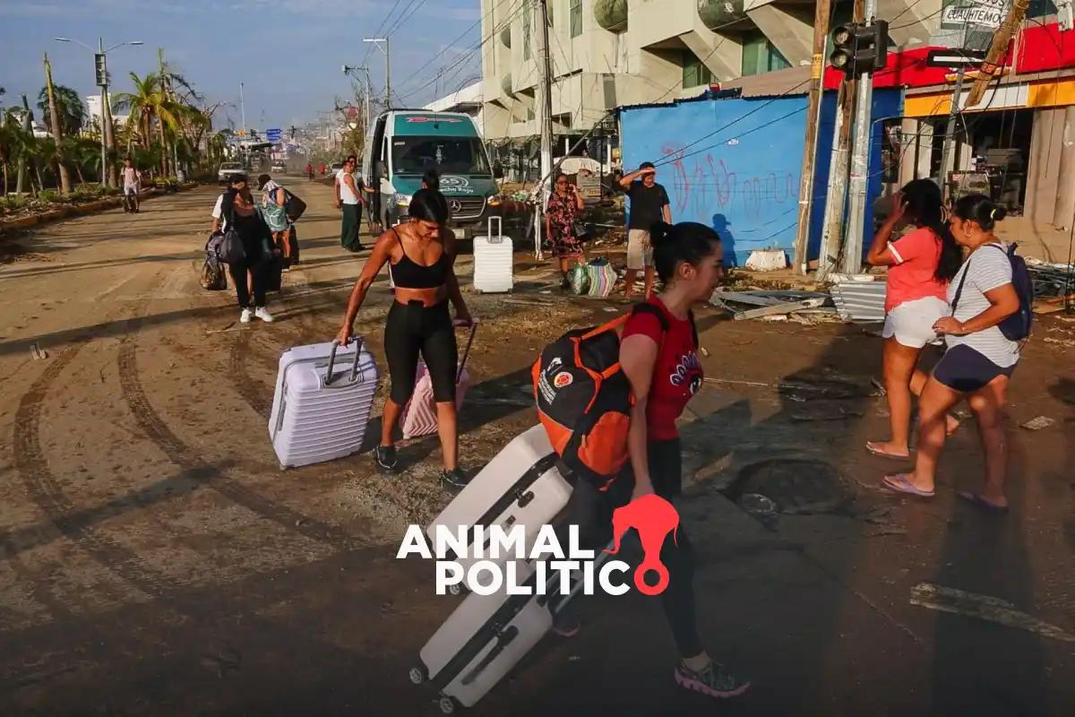 Habilitan dos puentes aéreos para población y turistas e inicia la evacuación terrestre en Acapulco