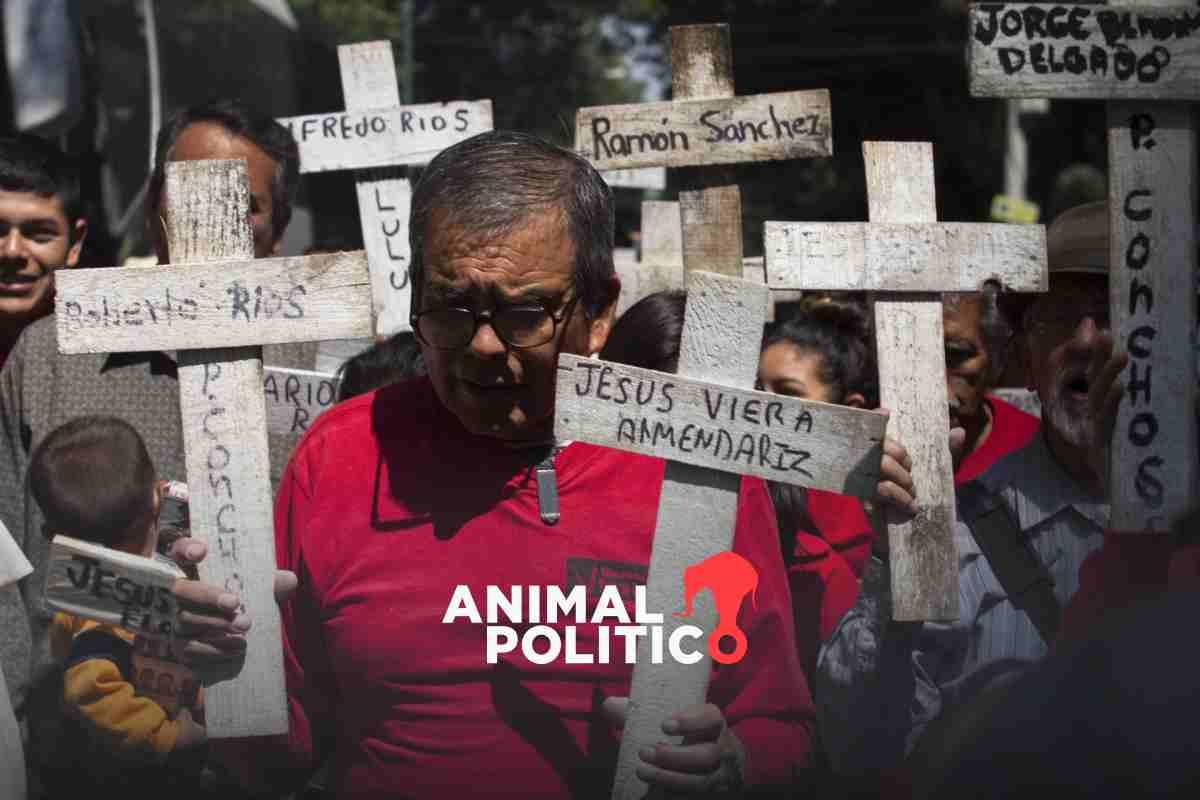 Familias de mineros en Pasta de Conchos acuerdan con AMLO fideicomiso para finalizar rescate