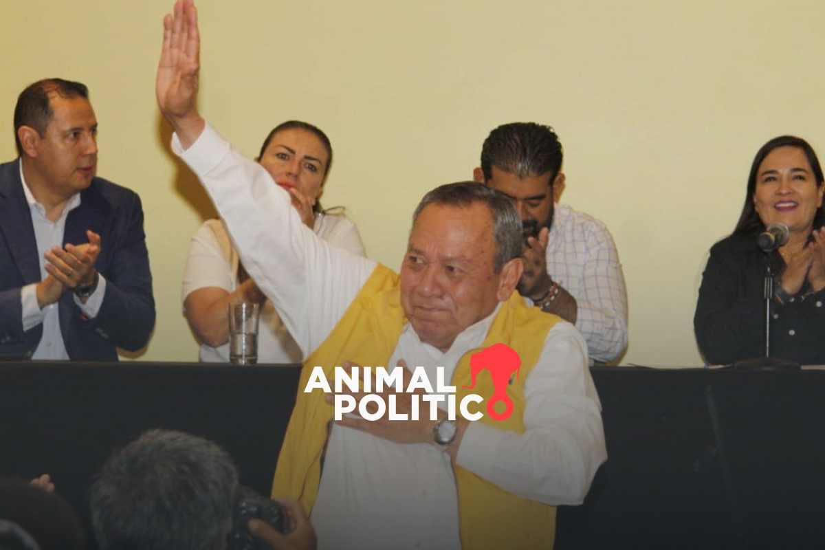 "El PRD que construimos hace 35 años ya no existe más", dice Zambrano a perredistas