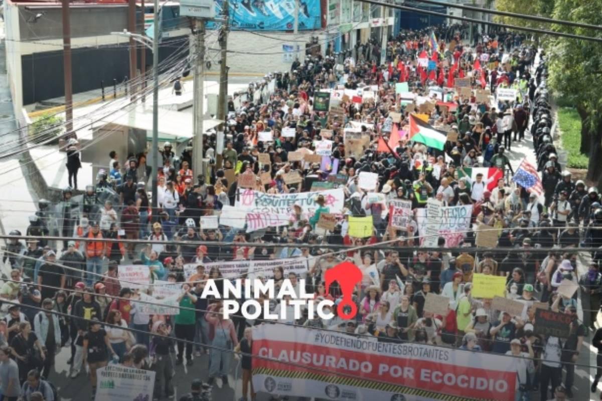 Marchan cientos de personas en CDMX contra la gentrificación; UNAM condena destrozos en CU