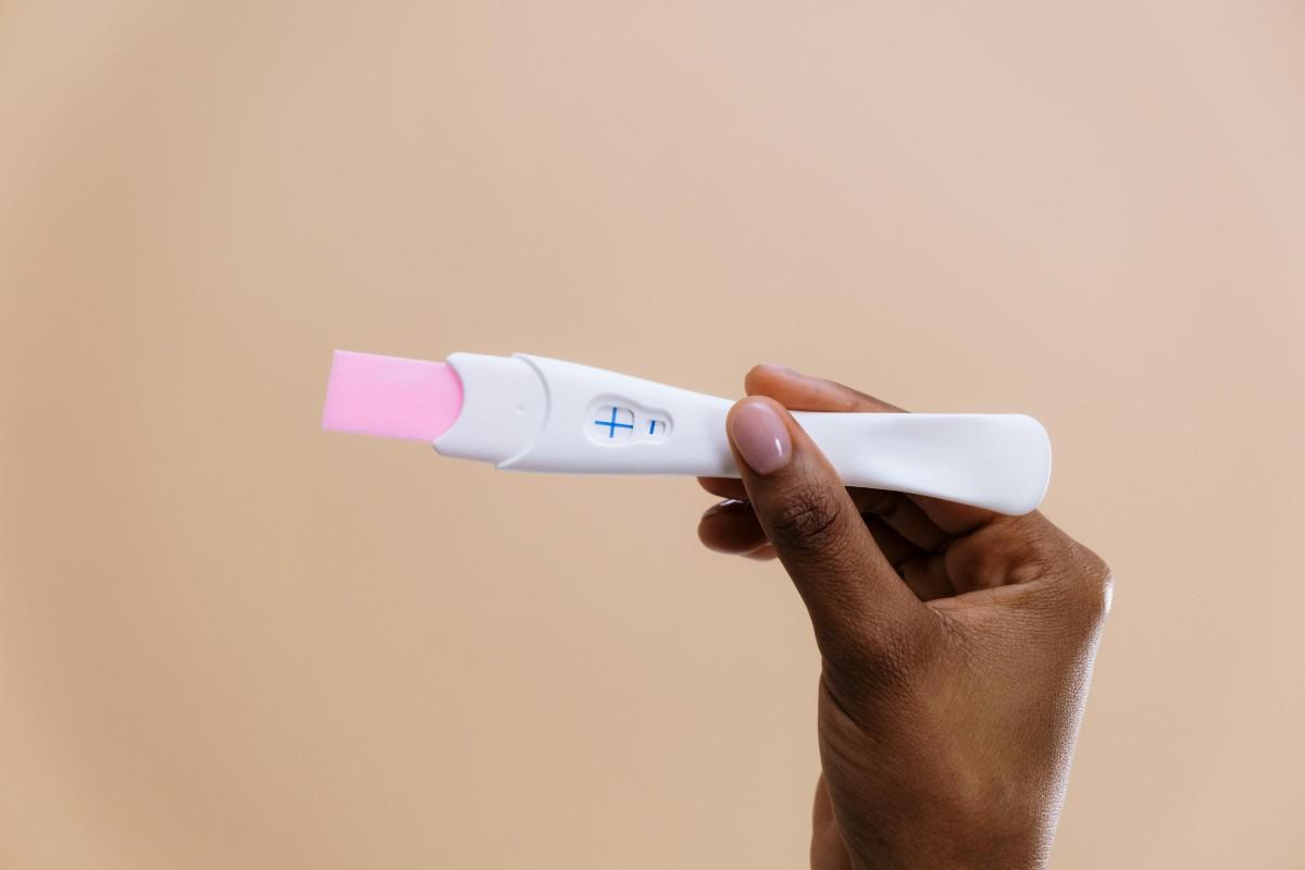 "Periodo morra": el colectivo que envía pruebas de embarazo y pastillas de emergencia