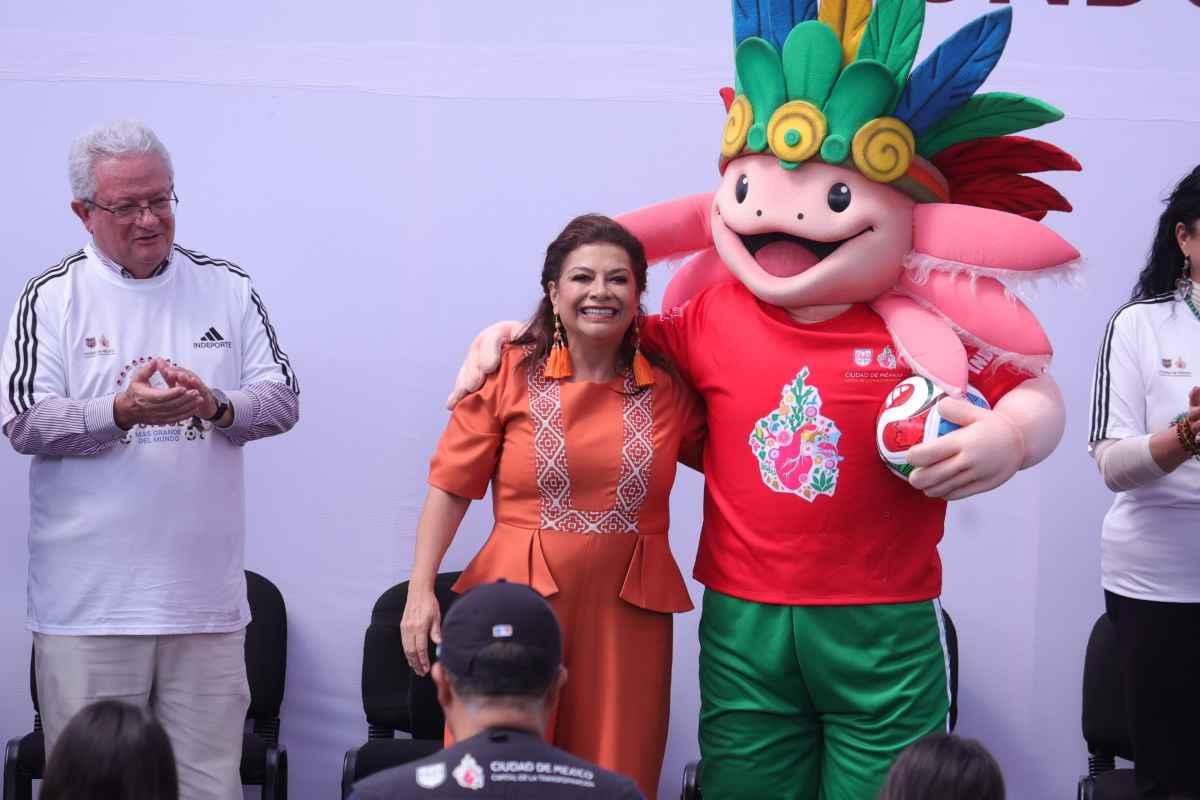 La CDMX presenta su mascota para el mundial 2026 y propone una clase masiva de futbol