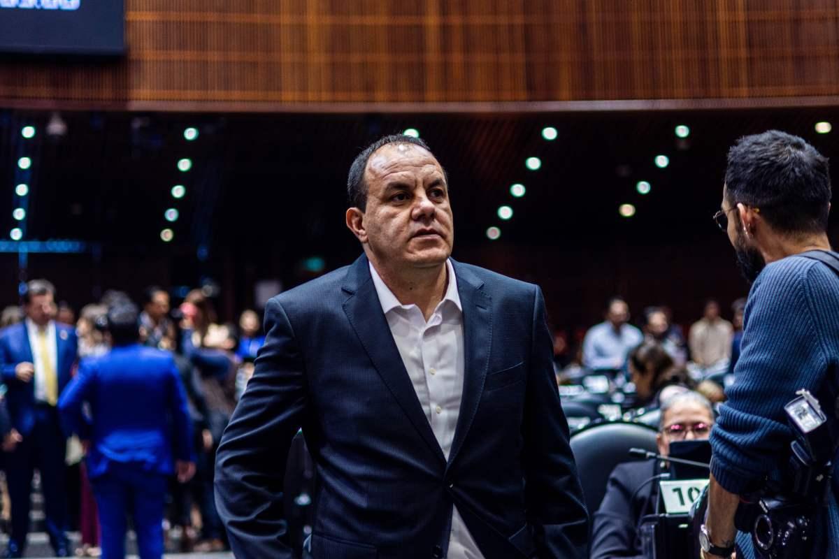 Cuauhtémoc Blanco explota y noquea al portero de Chivas en juego de Leyendas