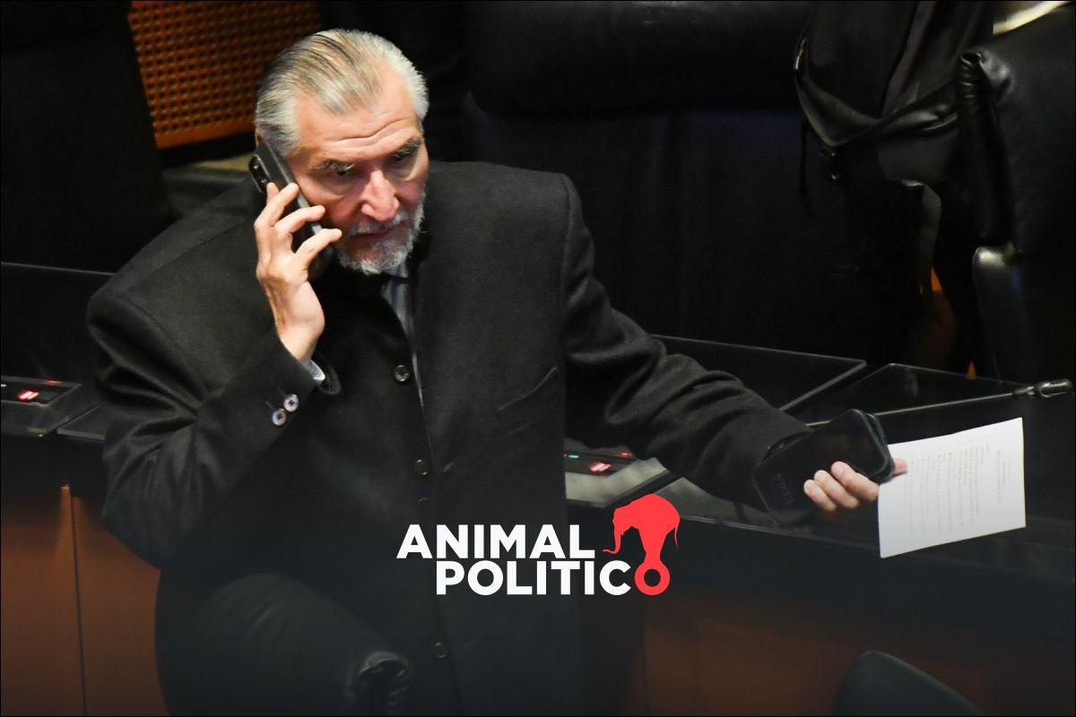 Adán Augusto dice que pagará con ahorros libros de AMLO que regaló; oposición exige aclare recursos