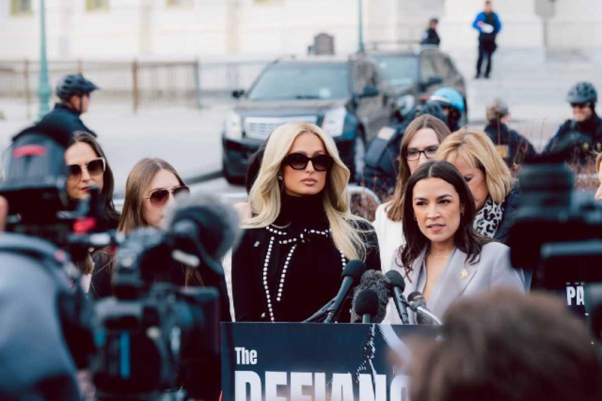 “La gente lo llamó ‘un escándalo’, no lo fue, fue un abuso”: Paris Hilton impulsa la ‘Ley Defiance’