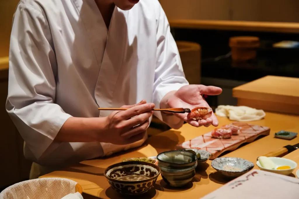 ¿Qué es un omakase? Todo lo que debes saber sobre este ritual japonés