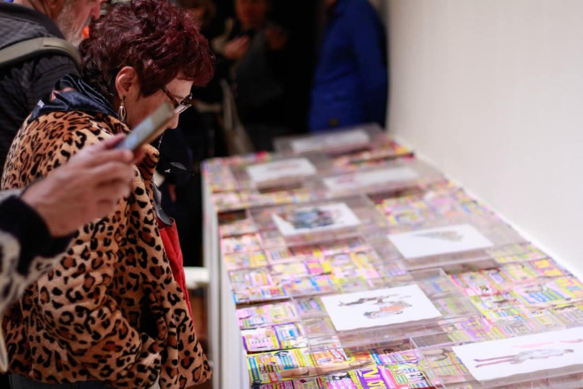 Columna rota: la exposición que propone un viaje por la memoria y la negación