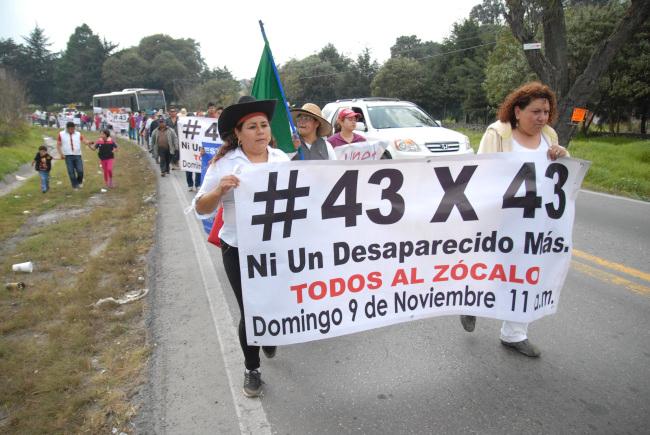 #43X43: La caravana que llegó al DF desde Iguala por Ayotzinapa