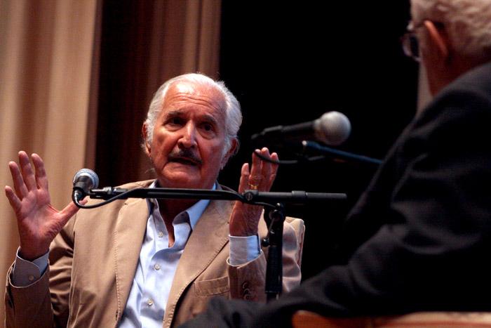Presidente de Francia rinde homenaje a Carlos Fuentes