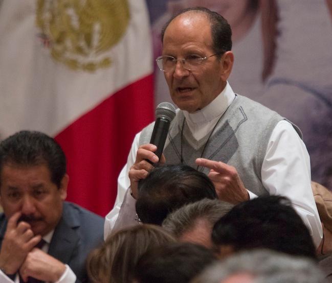 Solalinde regaña al PRD, por traicionar a México; perredistas le contestan