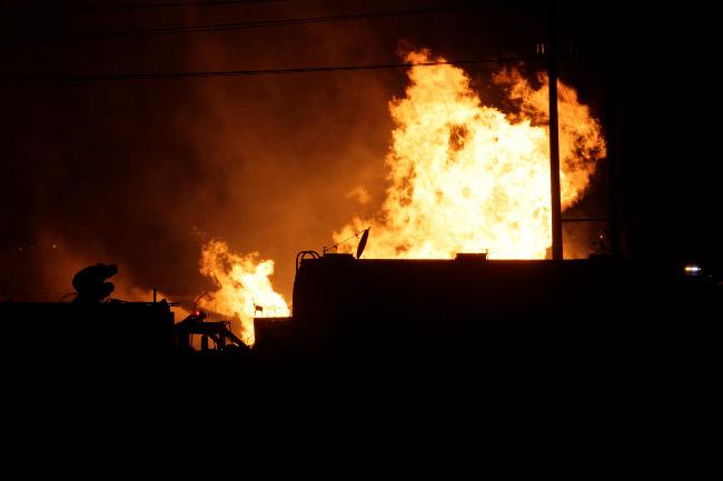Vecinos queman tres patrullas en Chalco; protestan por inseguridad