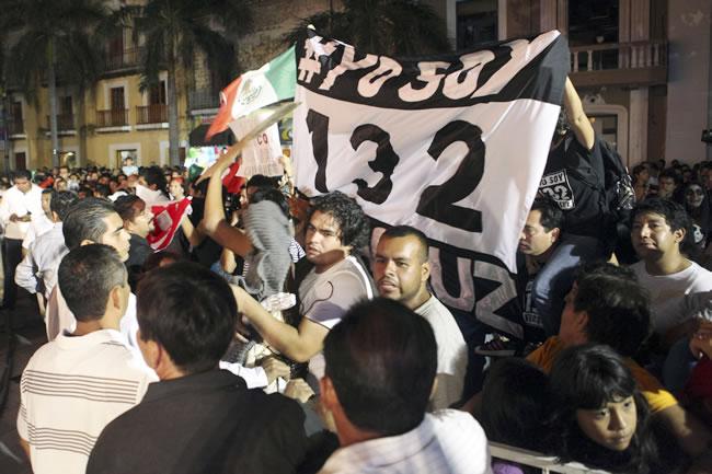 Familiares de desaparecido de #Yosoy132 encaran a gobernador y diputados