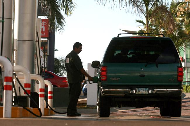 Mañana, último aumento del 2011 en la gasolina