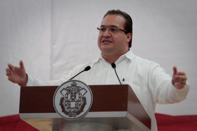 Gobernador de Veracruz declara por caso Narvarte; me deslindo totalmente, dice