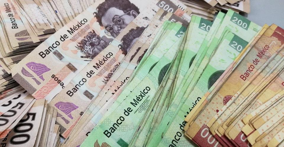 Dólar cierra en 25 pesos y Banxico baja la tasa de interés a 6.5%
